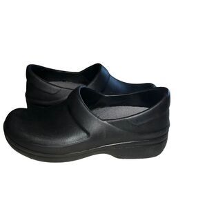 Crocs Neria Clog Women’s Nurse Black Size W 7 slip resistant Dual Comfort